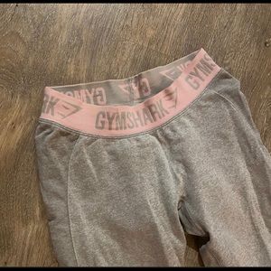 Gym shark leggings